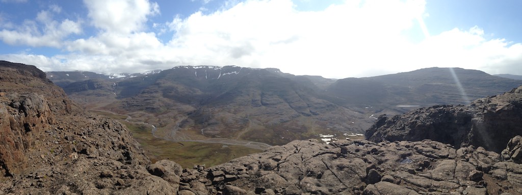 005 Val Trav First Glimpse(pano)